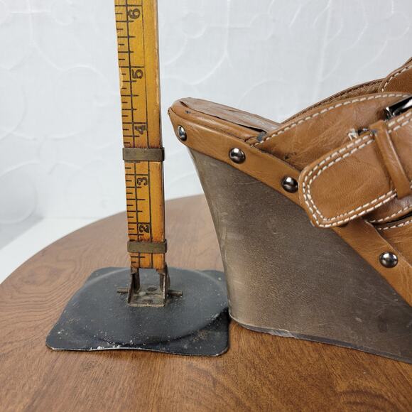 GC Womens Veronica Sandals 38 Brown Leather Peep Toe Buckle Wooden Chunky Wedge - Picture 13 of 13